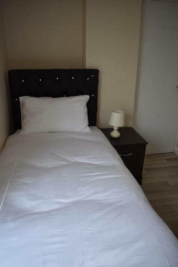 Cotswold Valley Aparthotel Stroud  Exterior foto